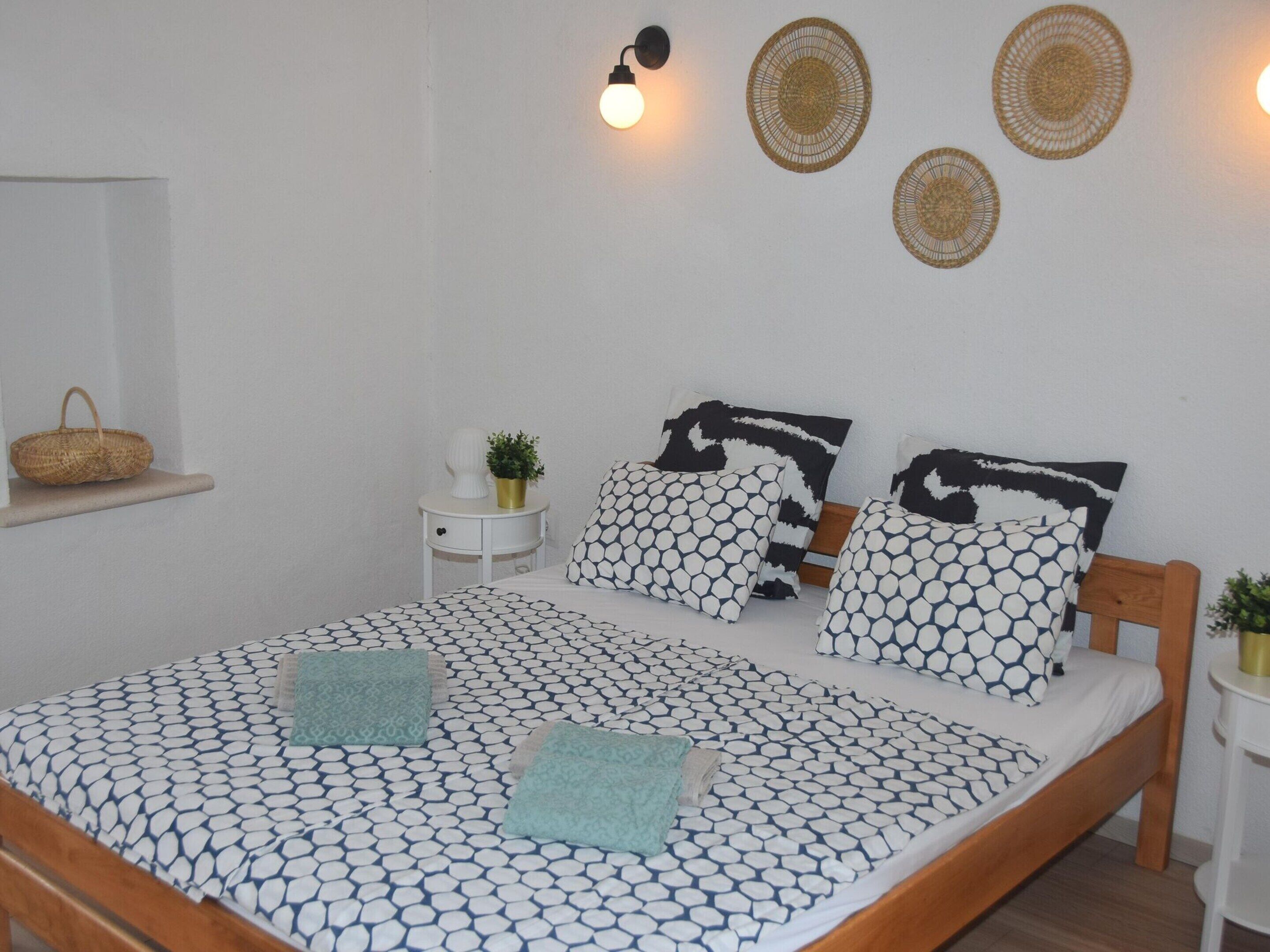 House | 2 bedrooms, individually furnished, bed sheets