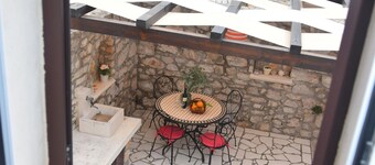 Adorable Home With Private Terrace