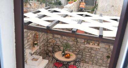 Adorable Home With Private Terrace