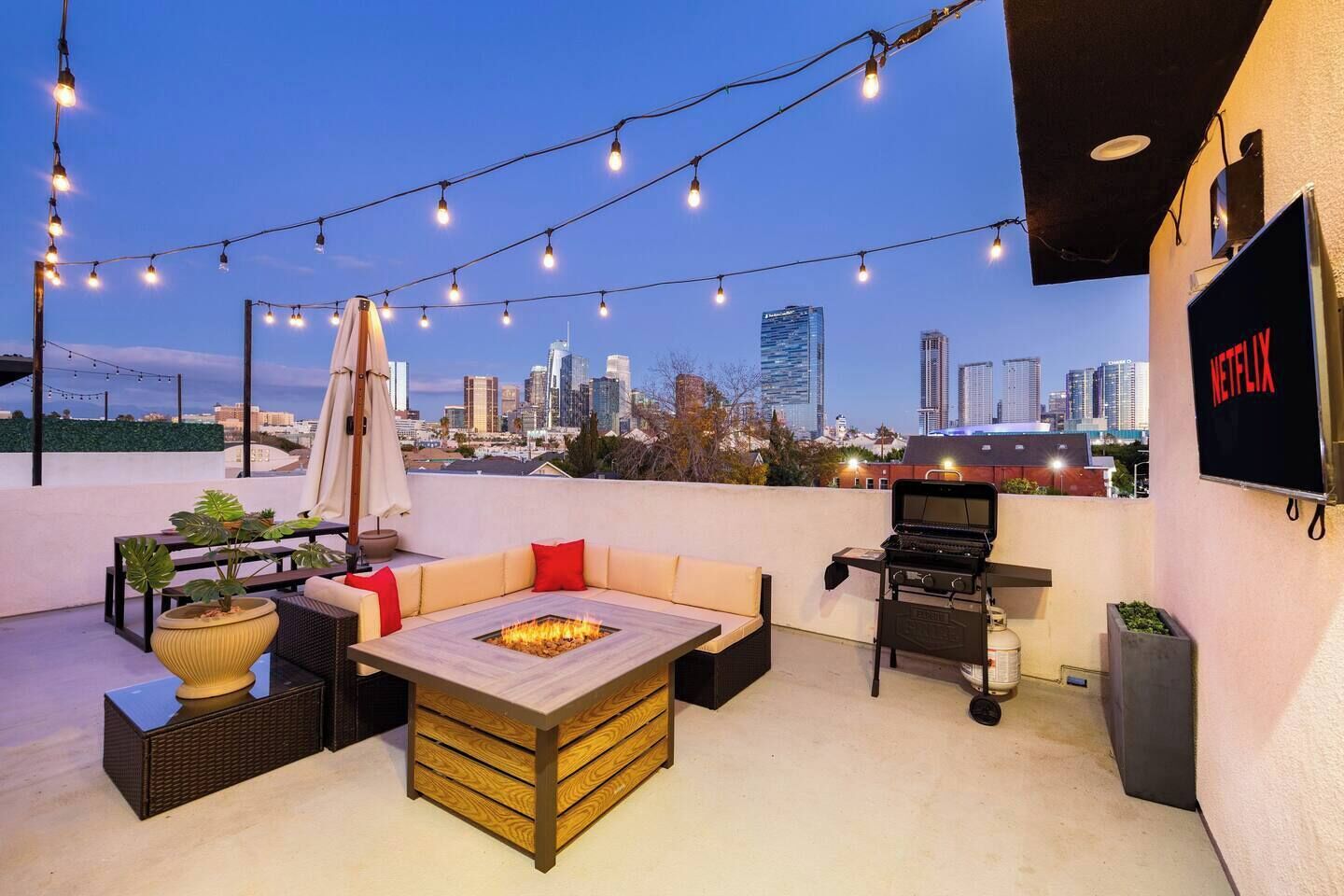 Newly Built Luxury Townhome Stylishly furnished near Downtown & Hollywood