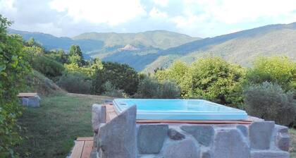 Country Home in Tuscany With Pool & Hot Tub