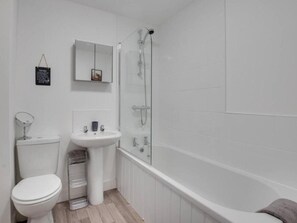 Bathroom - Dirftwood Apartment in Skinningrove (Saltburn-by-the-Sea)
