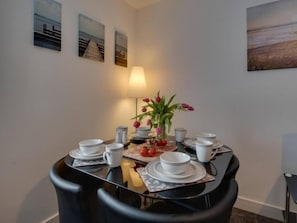 Dining - Dirftwood Apartment in Skinningrove (Saltburn-by-the-Sea)