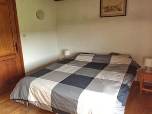 4 bedrooms, individually furnished, bed sheets - Farmhouse in Somme-leuze With Private Sauna (Somme-Leuze)