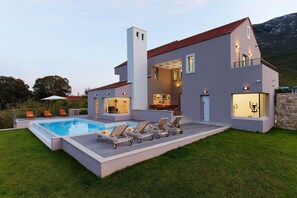Exterior - Villa in Zupa With Infinity Pool & Biokovo Views (Zagvozd)