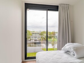 House | 2 bedrooms, individually furnished, bed sheets - Villa in Zeewolde With Terrace (Zeewolde)
