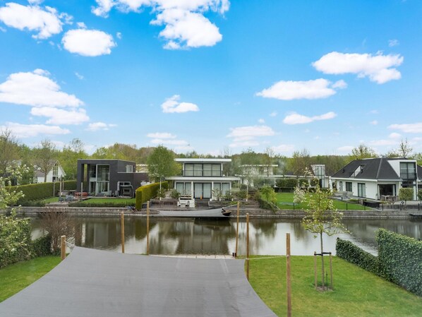 House | Exterior - Villa in Zeewolde With Terrace (Zeewolde)