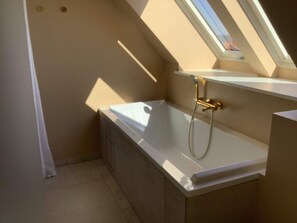 House | Bathroom - 8 Person Holiday Home in Allinge (Allinge)