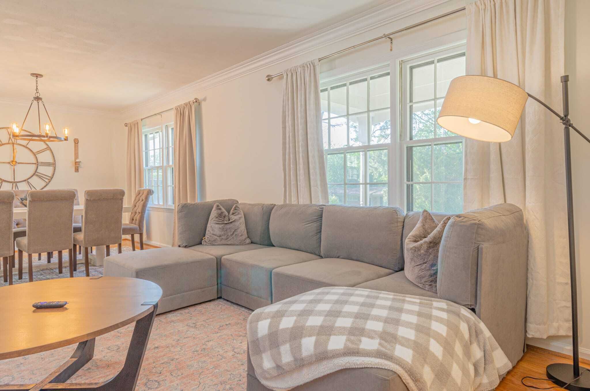 Een televisie en een kantoor