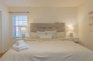 3 bedrooms, desk, iron/ironing board, WiFi