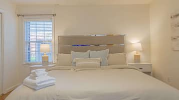 3 slaapkamers, een bureau, een strijkplank/strijkijzer, wifi