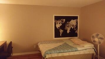5 bedrooms, iron/ironing board, WiFi, bed sheets