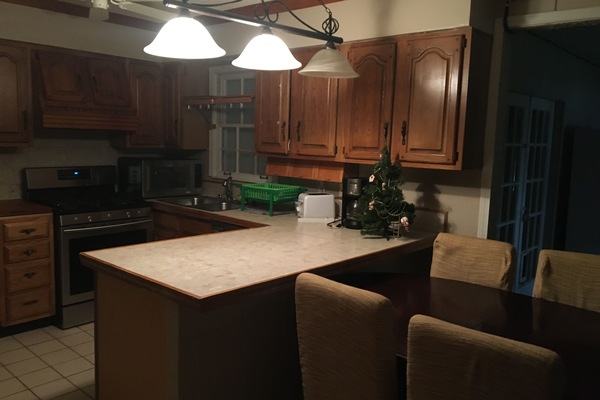 Microwave, oven, stovetop, cookware/dishes/utensils