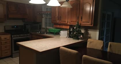 Spacious Beautiful House near Botanical Garden