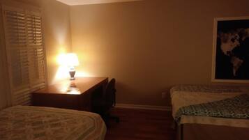 5 bedrooms, iron/ironing board, WiFi, bed sheets