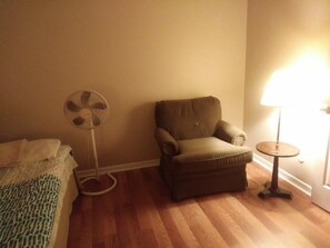 5 bedrooms, iron/ironing board, WiFi, bed sheets
