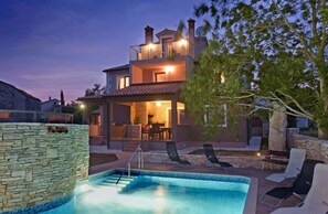 Outdoor pool - Arco Comfortable Holiday Residence (Svetvincenat)
