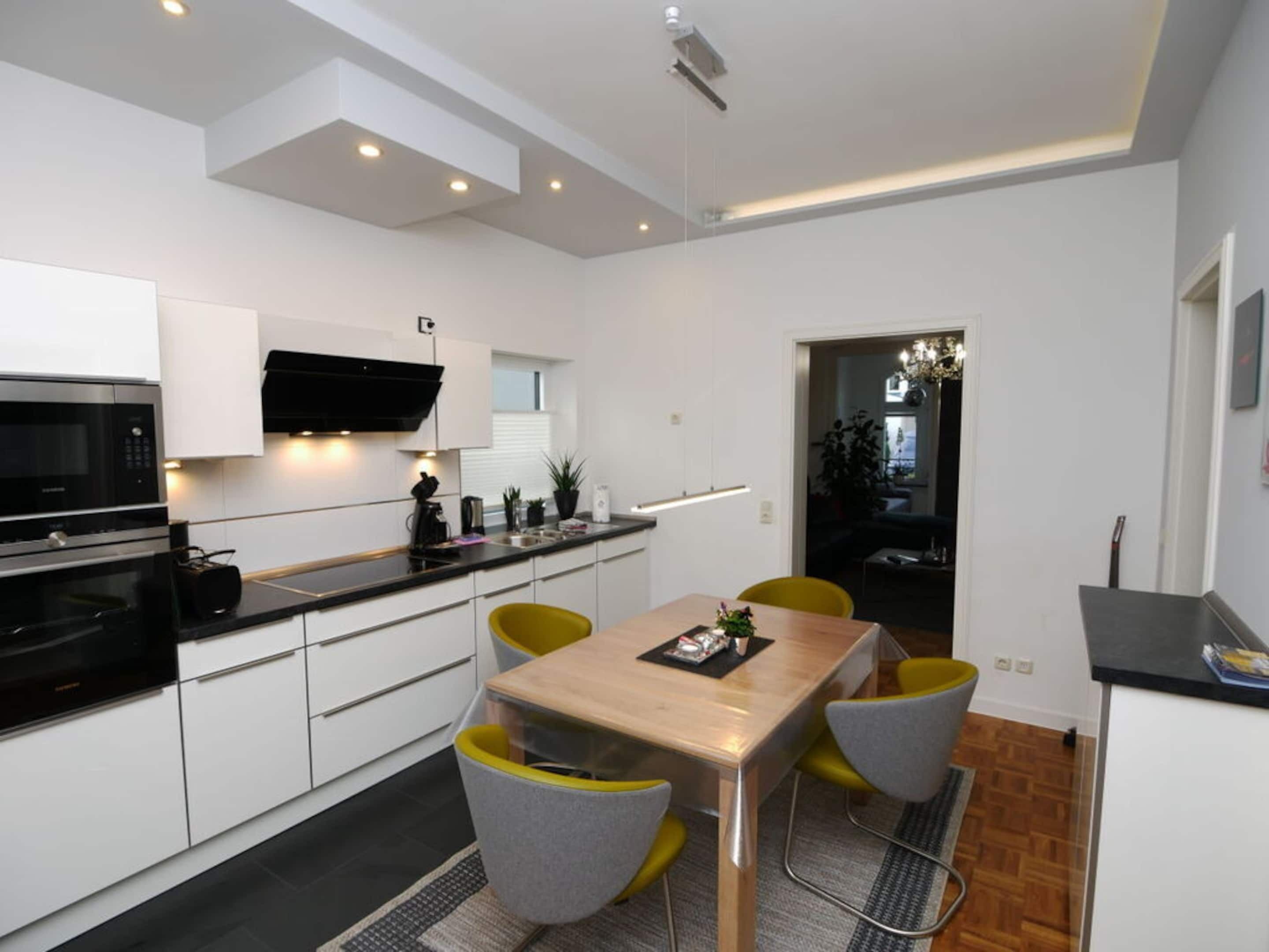 House | Private kitchen | Oven, electric kettle, toaster