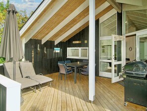House | Outdoor dining
