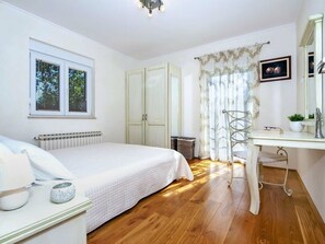 Villa | 3 bedrooms, individually furnished, iron/ironing board