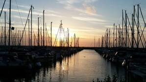 A marina at sunset with numerous boats docked, calm water, and a clear sky. - Holiday Home Deichblick 58 (Andijk)