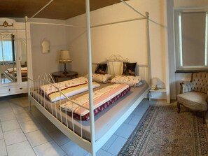 Casa | 1 habitación y muebles diferentes 