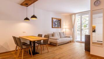 Apartment | Dining