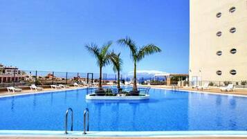 Apartment | Pool | Outdoor pool