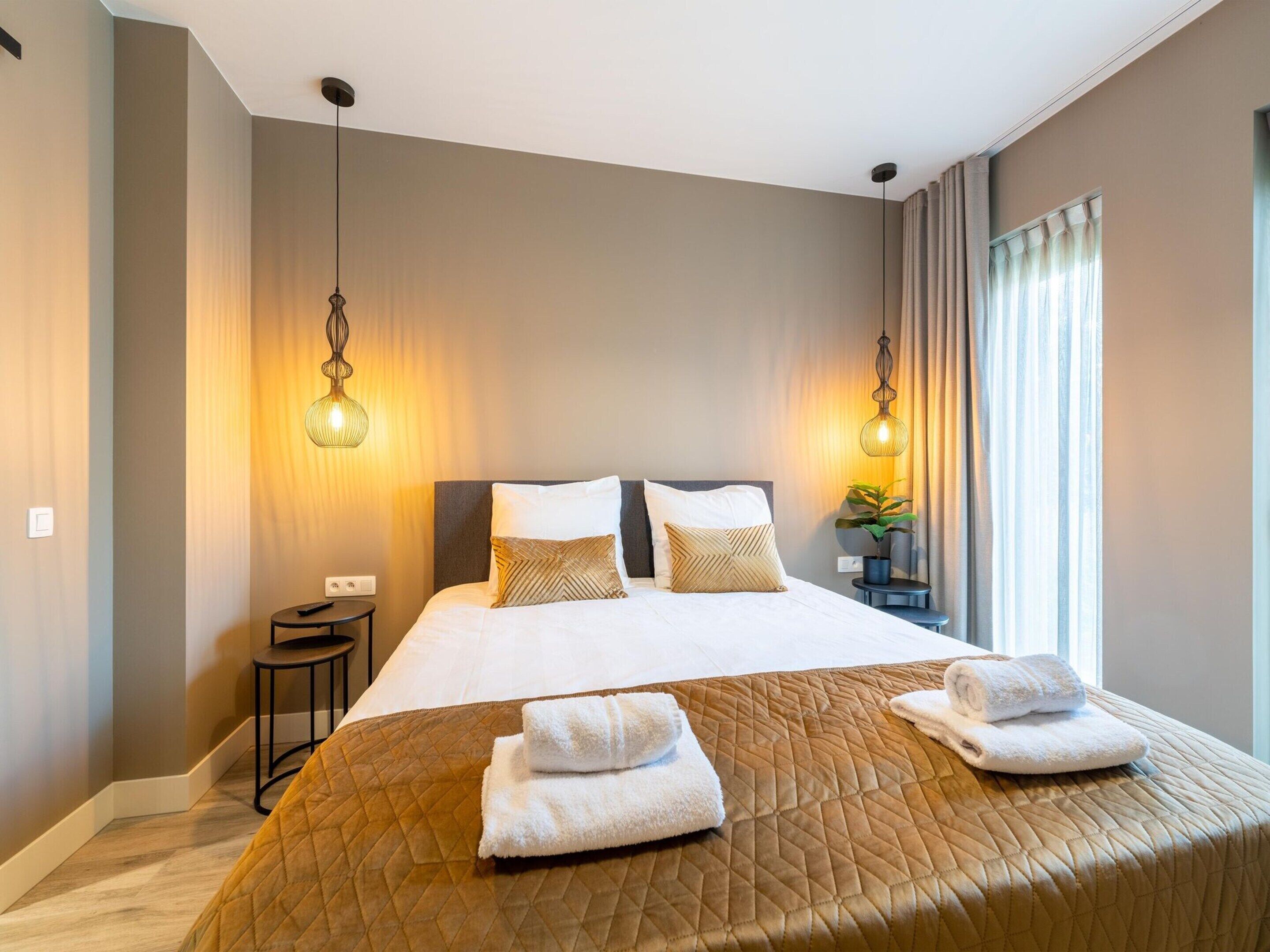 Rumah | 4 kamar tidur dan dilengkapi dengan perabotan berbeda-beda