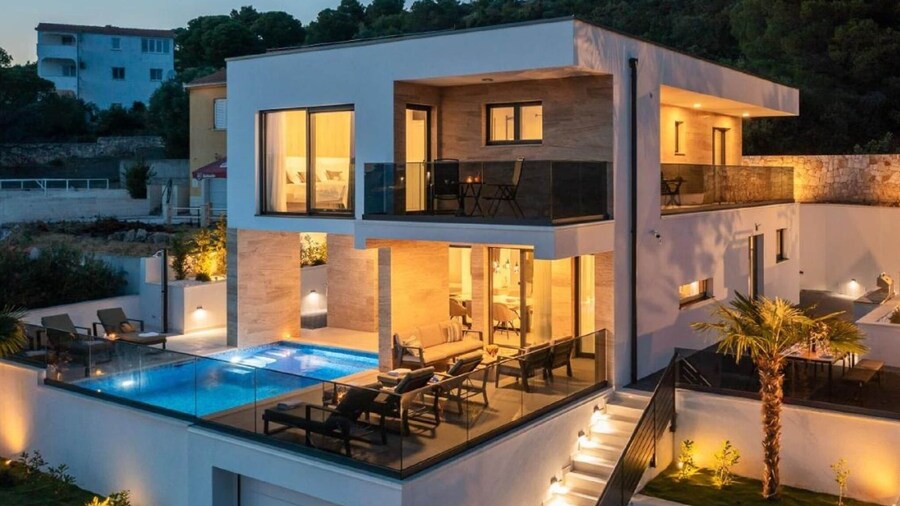 Luxury Villa With Swimming Pool and Sauna
