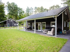 House | Garden - Beautiful House With Covered Terrace in Rhenen (Rhenen)