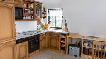 House | Private kitchen | Oven, electric kettle, toaster