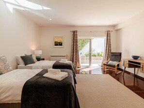 House - Fantastic Four-bedroom Villa With Private Pool (Lagos)