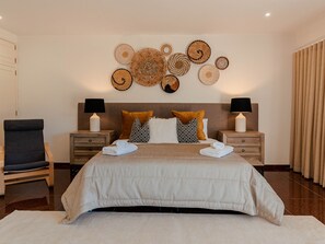 House - Fantastic Four-bedroom Villa With Private Pool (Lagos)