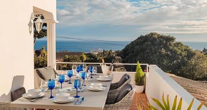 Fantastic Four-bedroom Villa With Private Pool