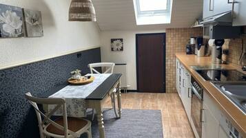 Apartment | Private kitchen | Oven, toaster, high chair