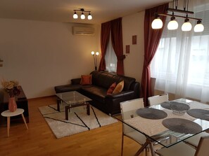 Apartment | Dining