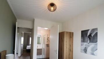 5 bedrooms, individually furnished, bed sheets