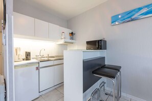 Apartment | Private kitchen - Corner Studio With Sea-views (Middelkerke)