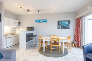 Apartment | Dining - Corner Studio With Sea-views (Middelkerke)