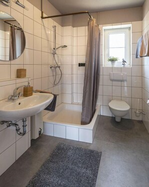 Bathroom - Anton Zimmermann Winery (Bernkastel-Kues)