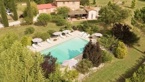 An aerial view of a property with a swimming pool, lounge chairs, and a patio area. - Villa al Molino Comfortable Holiday Residence (Fauglia)