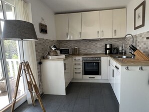 Apartment | Eigene Küche | Ofen, Wasserkocher, Toaster