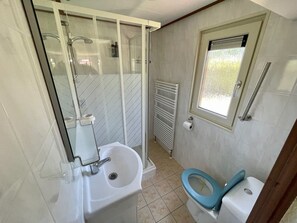 Chalet | Bathroom - Attractive Chalet With Enclosed Garden Near sea (Tzummarum)