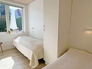 2 bedrooms, individually furnished - 5 Person Holiday Home in Allinge (Allinge)