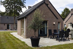 House | Outdoor dining - Premium Forest Retreat at Broeckhuys (Ewijk)