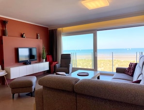 Apartment | Living room - Apartment in Nieuwpoort Near Sandy Beaches (Nieuwpoort)
