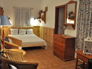 Maison | 2 chambres, ameublement personnalisé, fer et planche à repasser