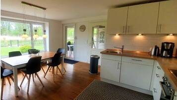 House | Dapur peribadi | Cerek elektrik, pembakar roti