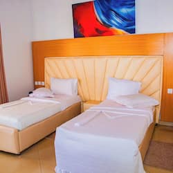 Quarto casal ou duplo conforto, para não fumantes | 1 quarto, individualmente mobiliados, escrivaninha